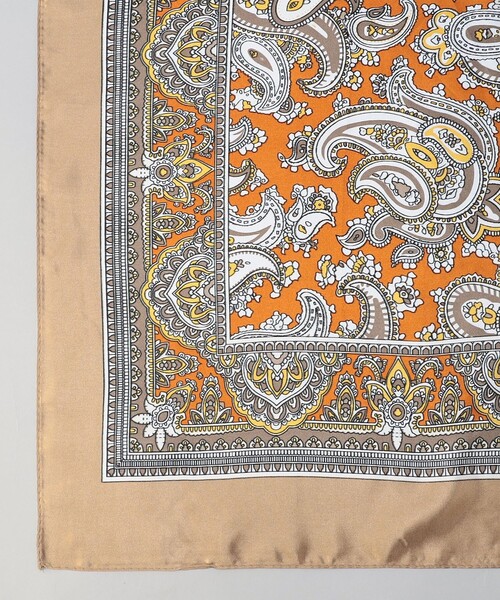 coen(コーエン)の「ペイズリー柄プリント大判スカーフ(バンダナ/スカーフ・レディース・オレンジ/ダークグリーン・FREE)」の3枚目の写真