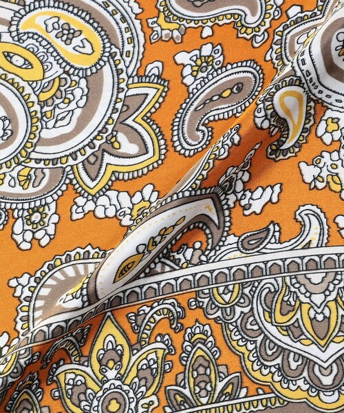 coen(コーエン)の「ペイズリー柄プリント大判スカーフ(バンダナ/スカーフ・レディース・オレンジ/ダークグリーン・FREE)」の4枚目の写真