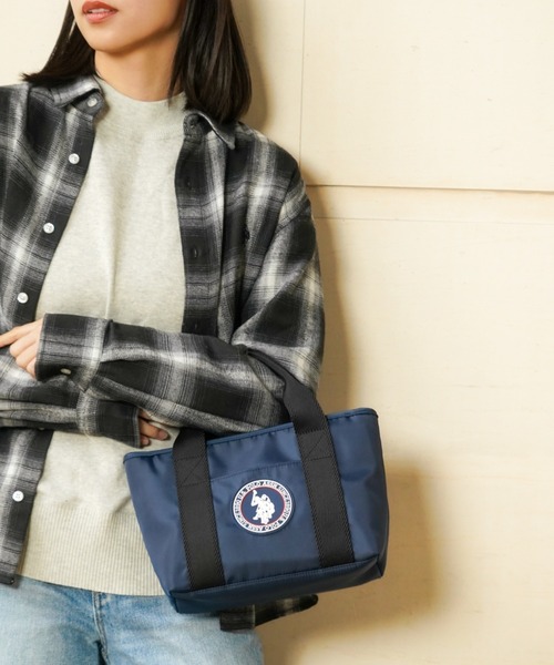 U.S. POLO ASSN.(ユーエスポロアッスン)の「【U.S. POLO ASSN.】 ユーエスポロアッスン Downtown ミニトートバッグ USPA-2717(トートバッグ・レディース・グレー/ベージュ/ネイビー/ブラック・FREE)」の4枚目の写真