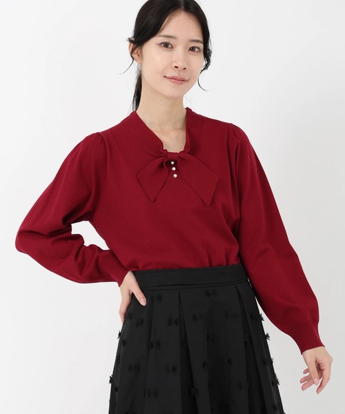 STRAWBERRY-FIELDS(ストロベリーフィールズ)の「コンフォートイネス_ボウタイパール釦ニット(ニット/セーター・レディース・ブラック/オフホワイト/ローズ・2)」の4枚目の写真