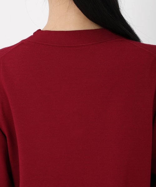 STRAWBERRY-FIELDS(ストロベリーフィールズ)の「コンフォートイネス_ボウタイパール釦ニット(ニット/セーター・レディース・ブラック/オフホワイト/ローズ・2)」の8枚目の写真