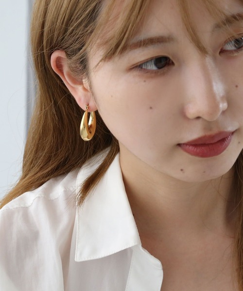 colleca la（コレカラ）の「[stainless]ステンレス・プランプドロップフープピアス〈金属アレルギー対応〉（ピアス（両耳用）・レディース・シルバー/ゴールド・FREE）」の4枚目の写真