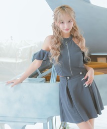 Tika（ティカ）の「キャバドレス セットアップ ミニ フレア オープンショルダー Aライン 谷間 ジップ ハイネック ストレッチ 肩出し フリル袖 二の腕カバードレス（ドレス）」