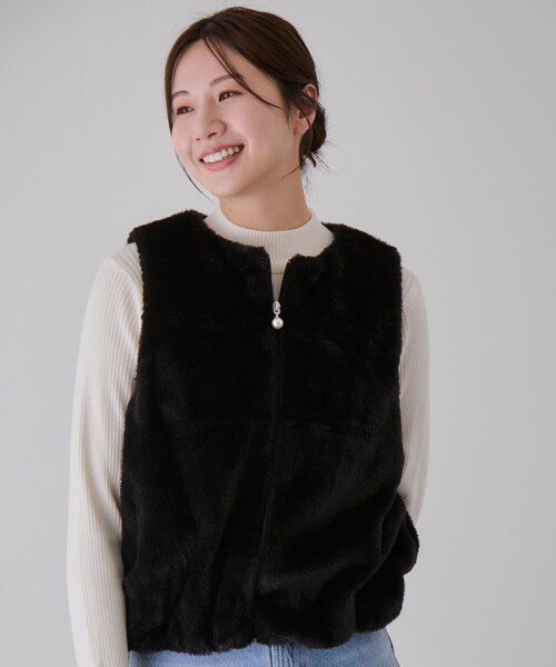 Jayro(ジャイロ)の「パール付きファーベスト(ベスト・レディース・ホワイト系その他2/ブラック/ブラウン系その他2/グレー/ベージュ・FREE)」の6枚目の写真