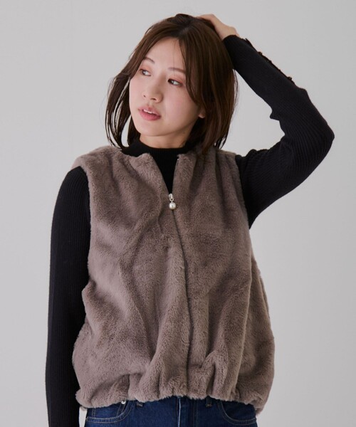 Jayro(ジャイロ)の「パール付きファーベスト(ベスト・レディース・ホワイト系その他2/ブラック/ブラウン系その他2/グレー/ベージュ・FREE)」の9枚目の写真