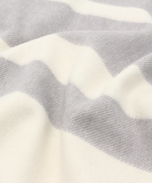 IENA（イエナ）の「WOOL/AG PANEL BORDER BIG ストール（ストール/ショール・レディース・ベージュ/グレー・FREE）」の4枚目の写真