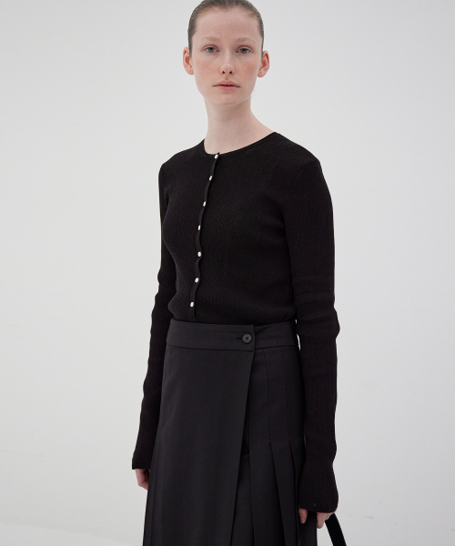 LEVAR(レバー)の「Light Slim Knit Cardigan - Black(ニット/セーター・レディース・ブラック・FREE)」の2枚目の写真