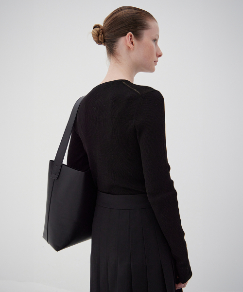 LEVAR(レバー)の「Light Slim Knit Cardigan - Black(ニット/セーター・レディース・ブラック・FREE)」の4枚目の写真