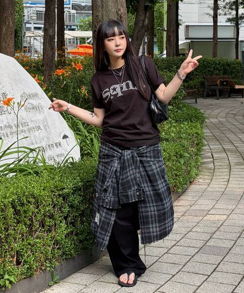 SEQUENZ(シークエンズ)の「※WEB限定 / ワッペン×チェック / スターロゴ半袖Tシャツ / sqnz star logo checkered applique tee(Tシャツ/カットソー・メンズ・ホワイト/ホワイト系その他/ダークネイビー/ブラック/イエロー系その他・SMALL/MEDIUM/LARGE/X-SMALL)」の6枚目の写真