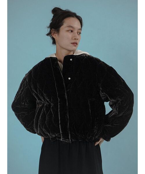 FIKA.(フィーカ)の「Velvet quilting short blouson(その他アウター・レディース・チャコール/オレンジ系3/ミント・MEDIUM)」の4枚目の写真