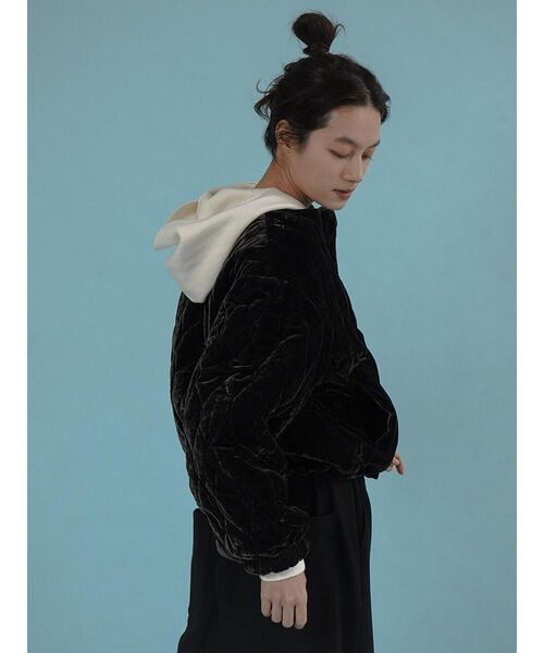 FIKA.(フィーカ)の「Velvet quilting short blouson(その他アウター・レディース・チャコール/オレンジ系3/ミント・MEDIUM)」の9枚目の写真