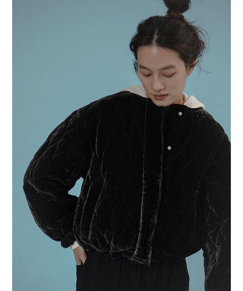 FIKA.(フィーカ)の「Velvet quilting short blouson(その他アウター・レディース・チャコール/オレンジ系3/ミント・MEDIUM)」の11枚目の写真