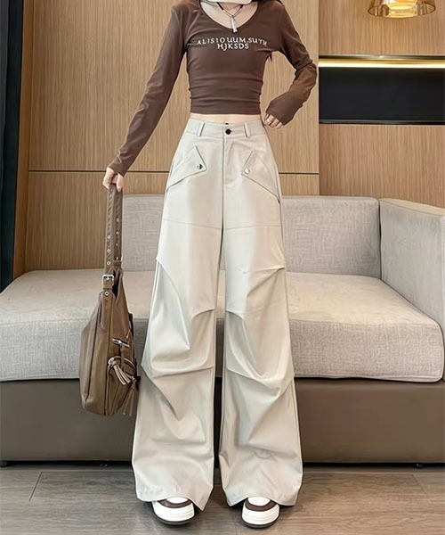 gossip!ロサンゼルス(ゴシップロサンゼルス)の「立体タックデザイン カーゴパンツ(カーゴパンツ・レディース・ブラウン/ブラック/アイボリー・L/M/S)」の4枚目の写真