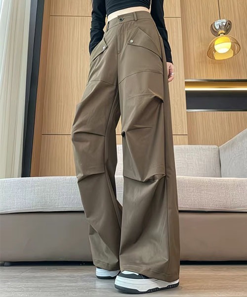 gossip!ロサンゼルス(ゴシップロサンゼルス)の「立体タックデザイン カーゴパンツ(カーゴパンツ・レディース・ブラウン/ブラック/アイボリー・L/M/S)」の15枚目の写真