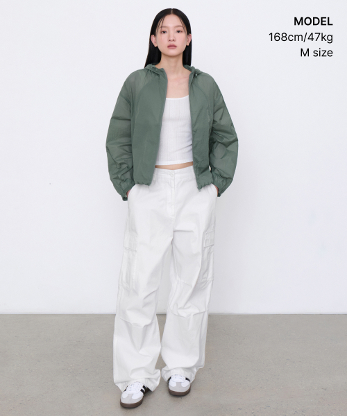 MUSINSA STANDARD WOMAN（ムシンサスタンダードウーマン）の「ウィメンズシアーフードパーカーウィンドブレーカージャケット [カーキグレー]（ナイロンジャケット・レディース・その他・S/M/L）」の6枚目の写真