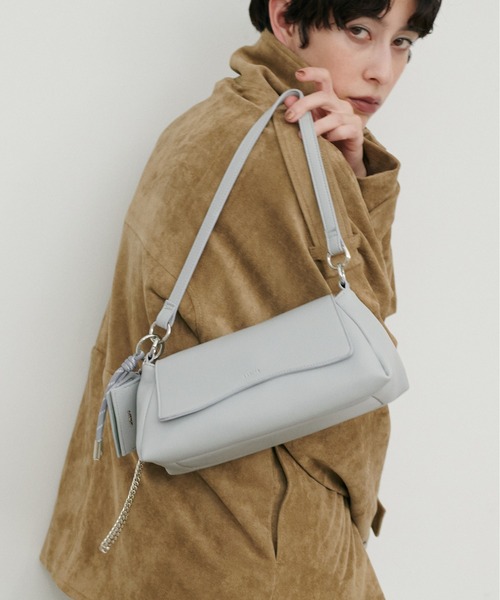 LARUTA(ラルータ)の「【LARUTA】トライアングルバッグ(ショルダーバッグ・レディース・グレイッシュベージュ/ブラック/アイボリー/ダークブラウン/サックスブルー/マルチ・FREE)」の22枚目の写真