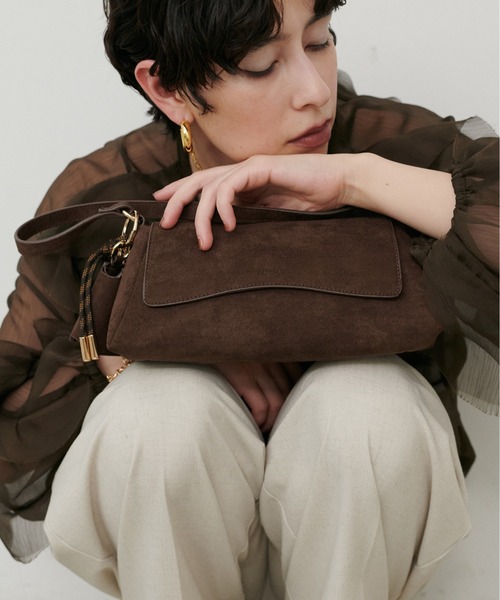 LARUTA(ラルータ)の「【LARUTA】トライアングルバッグ(ショルダーバッグ・レディース・グレイッシュベージュ/ブラック/アイボリー/ダークブラウン/サックスブルー/マルチ・FREE)」の8枚目の写真