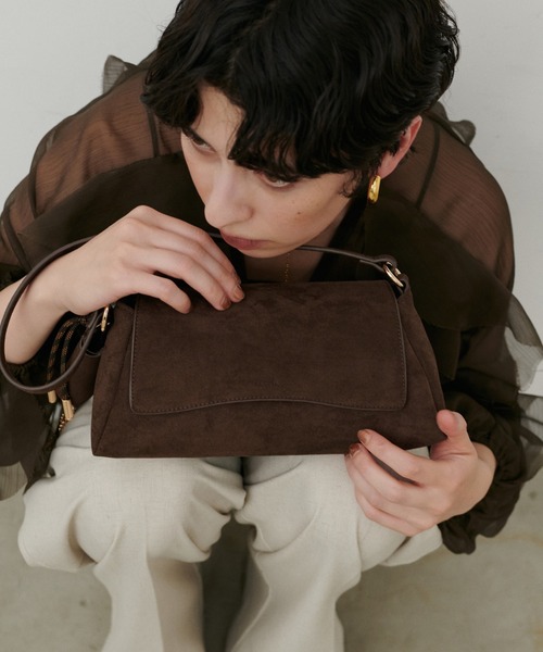 LARUTA(ラルータ)の「【LARUTA】トライアングルバッグ(ショルダーバッグ・レディース・グレイッシュベージュ/ブラック/アイボリー/ダークブラウン/サックスブルー/マルチ・FREE)」の9枚目の写真