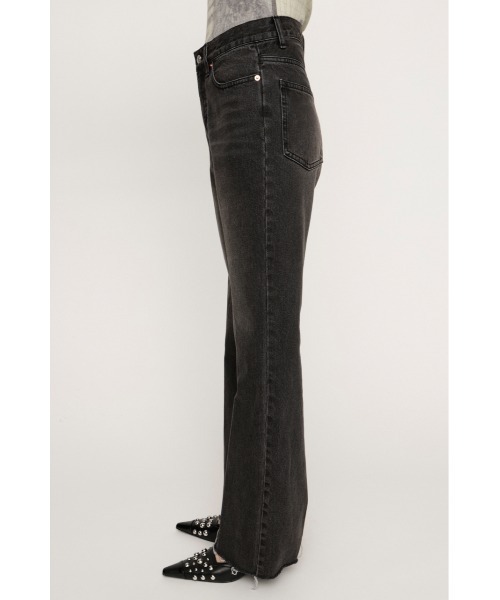 SLY（スライ）の「【2026SS新作】J/W SEMI FLARE DENIM PT ジャストウエストセミフレアデニムパンツ 春服【一部店舗限定アイテム】（デニムパンツ・レディース・ブラック/ブルー・2/1/0）」の6枚目の写真