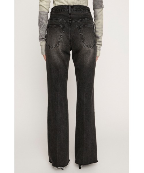 SLY（スライ）の「【2026SS新作】J/W SEMI FLARE DENIM PT ジャストウエストセミフレアデニムパンツ 春服【一部店舗限定アイテム】（デニムパンツ・レディース・ブラック/ブルー・2/1/0）」の7枚目の写真