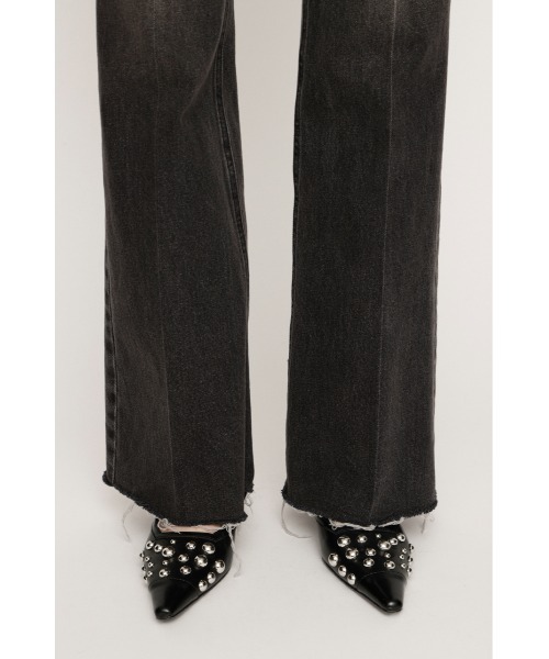 SLY（スライ）の「【2026SS新作】J/W SEMI FLARE DENIM PT ジャストウエストセミフレアデニムパンツ 春服【一部店舗限定アイテム】（デニムパンツ・レディース・ブラック/ブルー・2/1/0）」の10枚目の写真