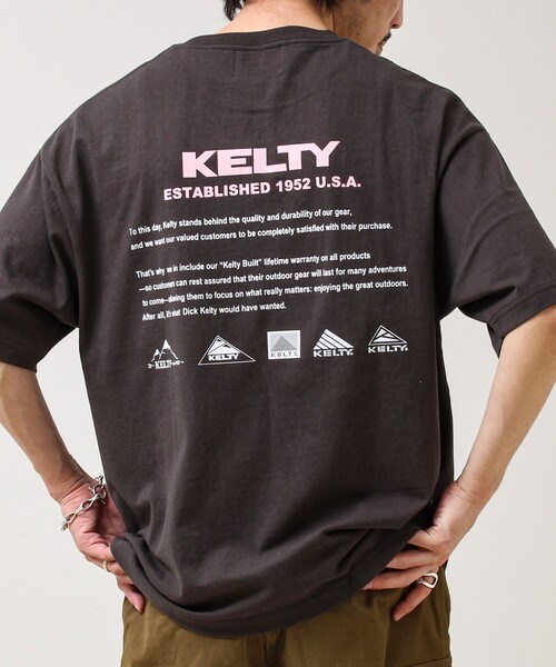 KELTY（ケルティ）の「【KELTY×GLOSTER】別注 バックヒストリーロゴT（Tシャツ/カットソー・メンズ・グレイッシュベージュ/ブラック/杢グレー/オフホワイト/チャコールグレー/ネイビー・S/M/L）」の3枚目の写真