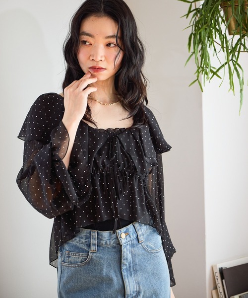 mysty woman（ミスティウーマン）の「ラッフルフリルブラウスキャミSET　659270（シャツ/ブラウス・レディース・オフホワイト/ブラック系その他/グレー/ブラウン・FREE）」の2枚目の写真