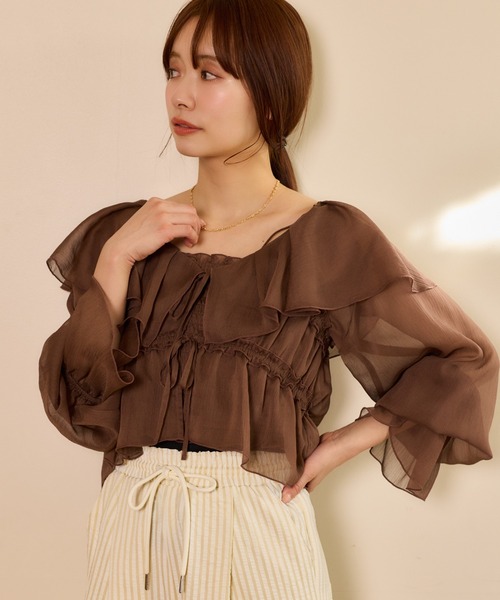 mysty woman（ミスティウーマン）の「ラッフルフリルブラウスキャミSET　659270（シャツ/ブラウス・レディース・オフホワイト/ブラック系その他/グレー/ブラウン・FREE）」の4枚目の写真