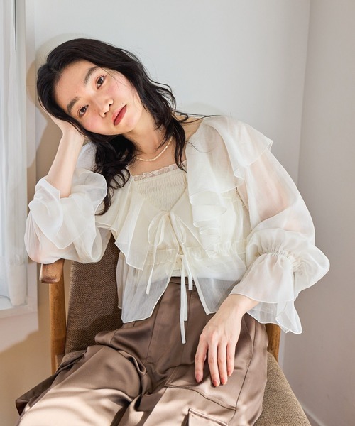 mysty woman（ミスティウーマン）の「ラッフルフリルブラウスキャミSET　659270（シャツ/ブラウス・レディース・オフホワイト/ブラック系その他/グレー/ブラウン・FREE）」の7枚目の写真