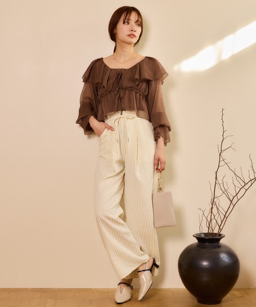 mysty woman（ミスティウーマン）の「ラッフルフリルブラウスキャミSET　659270（シャツ/ブラウス・レディース・オフホワイト/ブラック系その他/グレー/ブラウン・FREE）」の10枚目の写真