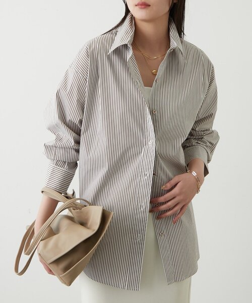 LOUNGEDRESS（ラウンジドレス）の「ストライプBigシャツ（シャツ/ブラウス・レディース・ネイビー/ベージュ・FREE）」の7枚目の写真