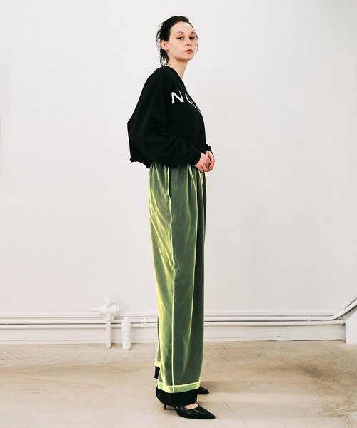 NOISE MAKER（ノイズメーカー）の「オーバーサイズクロップドスウェット（スウェット・レディース・ネイビー・FREE）」の5枚目の写真