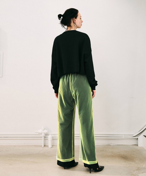 NOISE MAKER（ノイズメーカー）の「オーバーサイズクロップドスウェット（スウェット・レディース・ネイビー・FREE）」の4枚目の写真