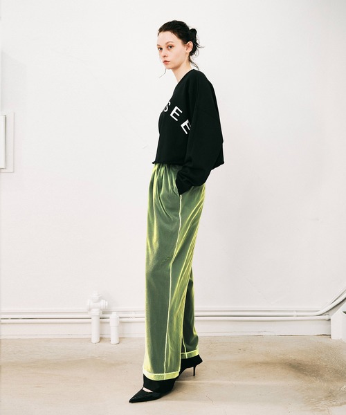 NOISE MAKER（ノイズメーカー）の「オーバーサイズクロップドスウェット（スウェット・レディース・ネイビー・FREE）」の2枚目の写真