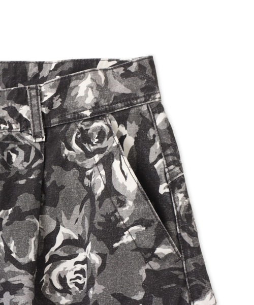 atmos pink（アトモスピンク）の「atmos pink Rose Camouflage Half Pants / アトモスピンク ローズ カモフラージュ ハーフ パンツ（その他パンツ・レディース・ブラック/カーキ/ピンク・M/S）」の4枚目の写真