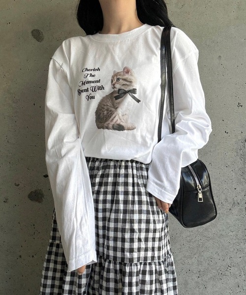 etta(エタ)の「ビッグキャット×リボンロンT/長袖Tシャツ(Tシャツ/カットソー・レディース・ホワイト・MEDIUM)」の1枚目の写真