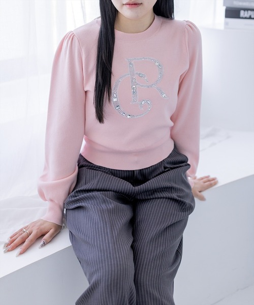 clear（クリア）の「ビジューロゴニットトップス[大人 フェミニン 上品]（ニット/セーター・レディース・ライトグレー/アイボリー/ブラック/ピンク/サックスブルー・F）」の5枚目の写真