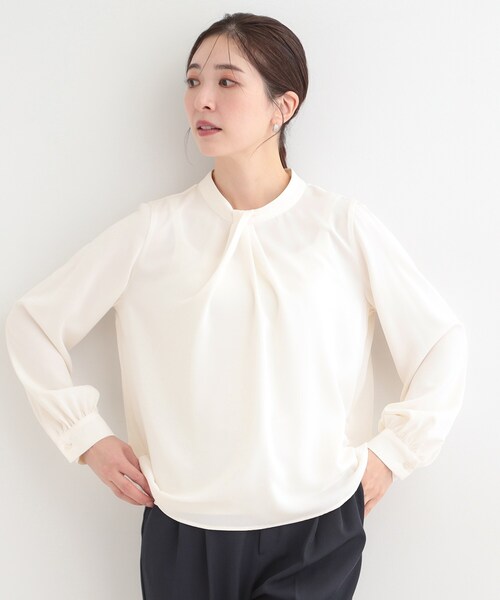 SHOO・LA・RUE(シューラルー)の「【ひんやり/UV/吸水速乾】洗濯後しわになりにくい ボウタイ風デザインブラウス(シャツ/ブラウス・レディース・グレー/オフホワイト/ピンク・03/02/01/04)」の12枚目の写真