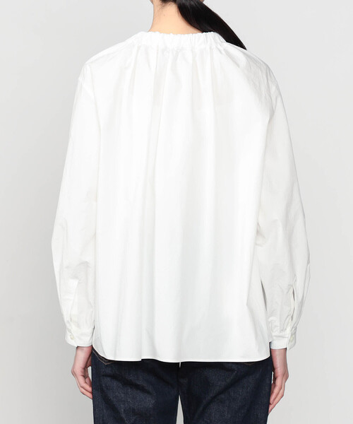 HAVERSACK（ハバーザック）の「HAVERSACK | 〈別注〉 長袖 ギャザーネックシャツ WOMEN（シャツ/ブラウス・レディース・ブラック/ホワイト・0）」の4枚目の写真