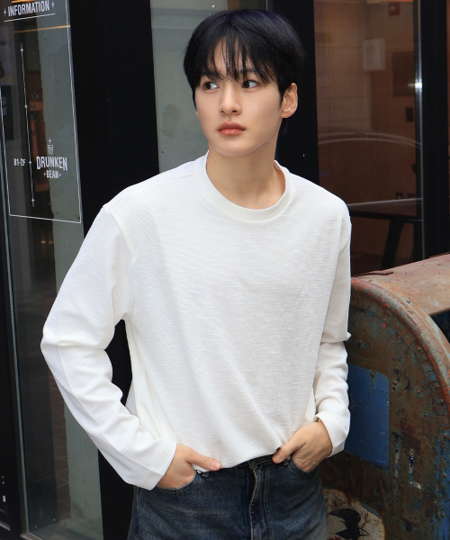MINDBRIDGE(マインドブリッジ)の「サカリバスラブラウンド長袖Tシャツ - 2カラー(Tシャツ/カットソー・メンズ・オフホワイト/ダークグレー・100/105/110/95)」の6枚目の写真