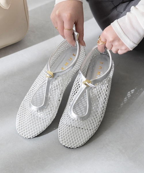 menue(メヌエ)の「メッシュ フラットパンプス(パンプス・レディース・シルバー/ブラック/ベージュ/ホワイト・21.5cm/22.0cm/22.5cm/23.0cm/23.5cm/24.0cm/24.5cm/25.0cm/25.5cm/26.0cm)」の4枚目の写真
