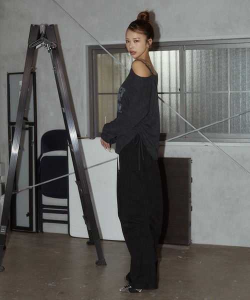 アシンメトリー プリント オフショル トップス（Tシャツ/カットソー