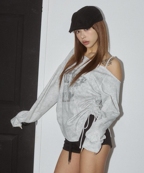 アシンメトリー プリント オフショル トップス（Tシャツ/カットソー