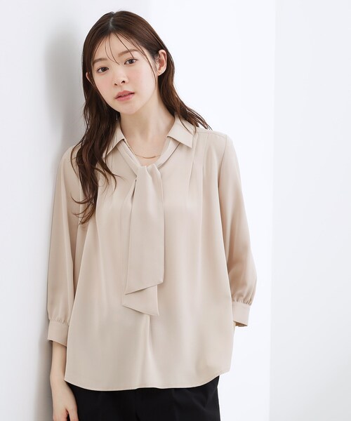 grove(グローブ)の「高評価!【貴島明日香さん着用・洗える】チャーム付きマルチWAYボウタイブラウス(シャツ/ブラウス・レディース・サックスブルー/オフホワイト/ホワイト系5/サンドベージュ・02/03/01/05/04)」の3枚目の写真