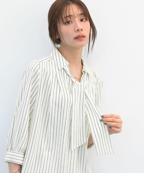 grove(グローブ)の「高評価!【貴島明日香さん着用・洗える】チャーム付きマルチWAYボウタイブラウス(シャツ/ブラウス・レディース・サックスブルー/オフホワイト/ホワイト系5/サンドベージュ・02/03/01/05/04)」の5枚目の写真