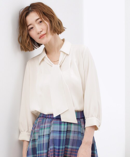 grove(グローブ)の「高評価!【貴島明日香さん着用・洗える】チャーム付きマルチWAYボウタイブラウス(シャツ/ブラウス・レディース・サックスブルー/オフホワイト/ホワイト系5/サンドベージュ・02/03/01/05/04)」の8枚目の写真