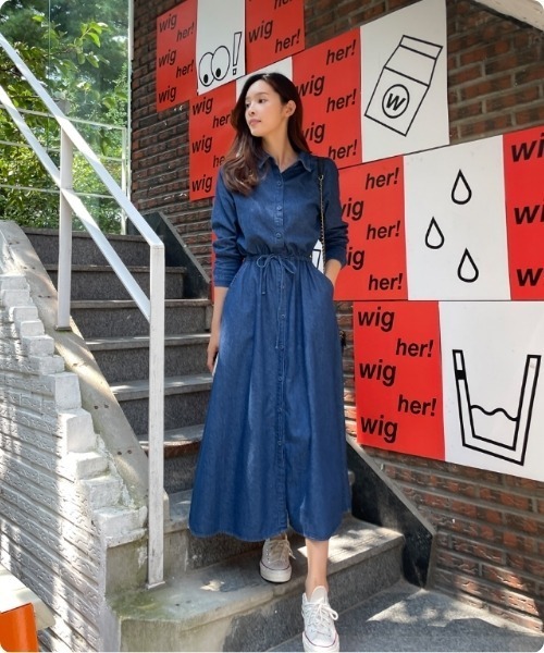 I.O.E(アイオイ)の「デニム調 シャツロングワンピース(ワンピース・レディース・ブルー・FREE)」の6枚目の写真