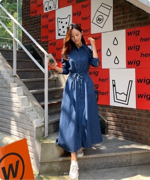 I.O.E(アイオイ)の「デニム調 シャツロングワンピース(ワンピース・レディース・ブルー・FREE)」の7枚目の写真