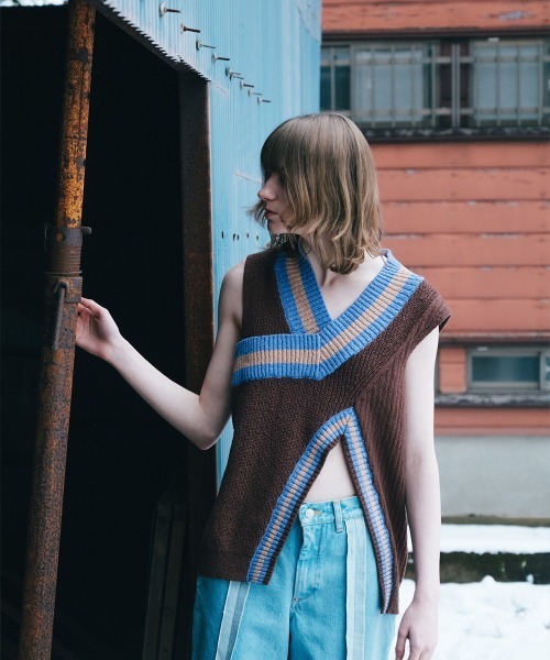 soduk(スドーク)の「【soduk】26SS新作 crossing knit vest / クロッシングニットベスト(ベスト・レディース・ブラウン/ブラック/アイボリー・ONE SIZE)」の5枚目の写真