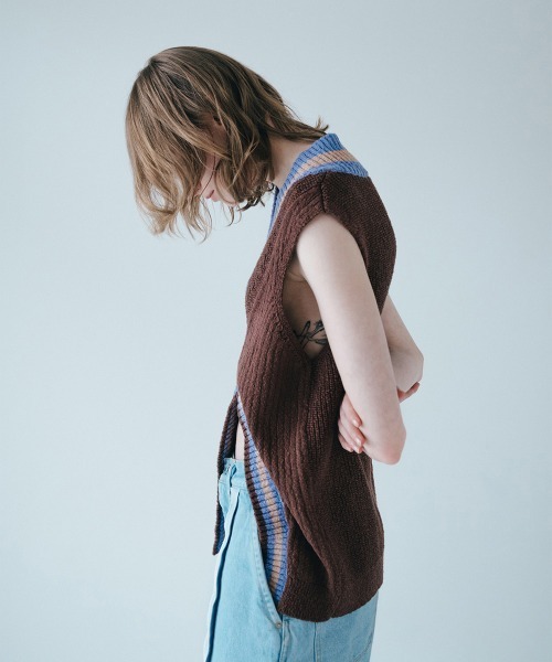 soduk(スドーク)の「【soduk】26SS新作 crossing knit vest / クロッシングニットベスト(ベスト・レディース・ブラウン/ブラック/アイボリー・ONE SIZE)」の7枚目の写真